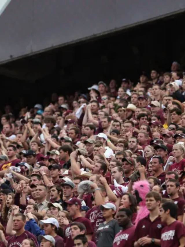 College Football World reacts to ridiculous attendance numbers