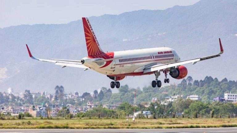 श्रद्धालुओं की हुई बल्ले बल्ले, इस राज्य की सरकार दे रही है Free Flight Ticket, प्रयागराज सहित कई तीर्थ स्थानों के लिए नई योजना की शुरुआत